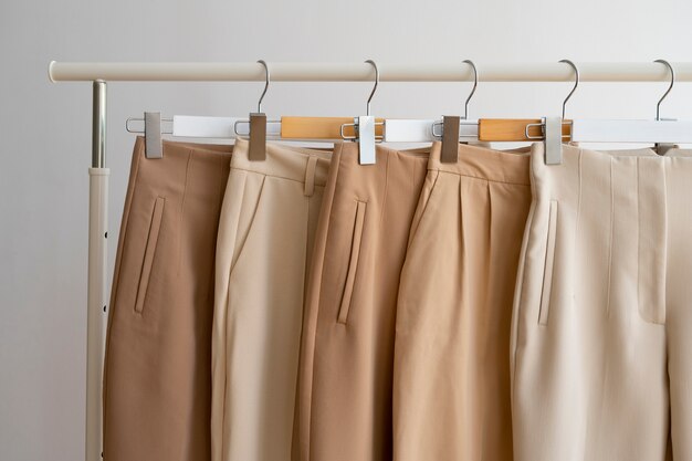 Jak zorganizować minimalistyczną szafę kapsułową?